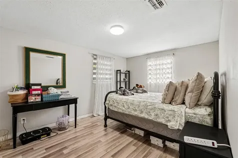 603 60th Avenue W Bradenton FL 34207