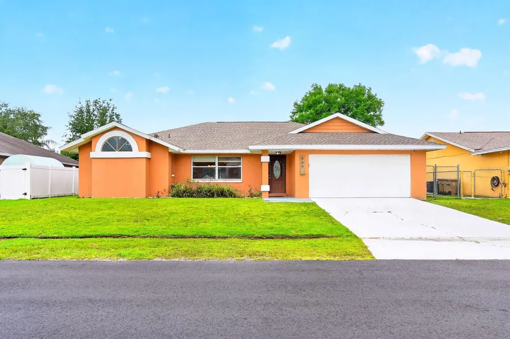 669 Deauville Court Kissimmee FL 34758