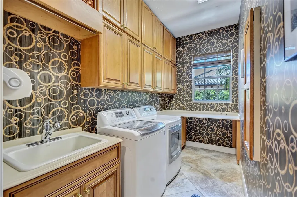5207 Sand Lake Court Sarasota FL 34238