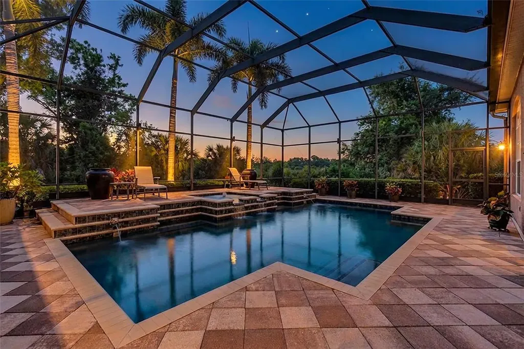 5207 Sand Lake Court Sarasota FL 34238
