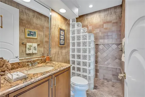 5207 Sand Lake Court Sarasota FL 34238