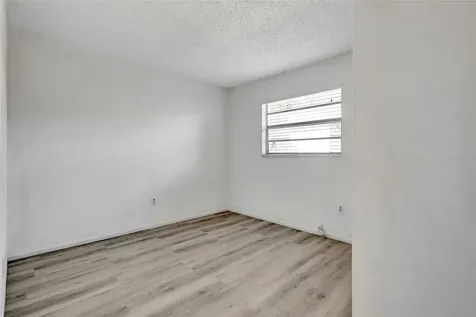 3073 Pine Tree Avenue Largo FL 33771