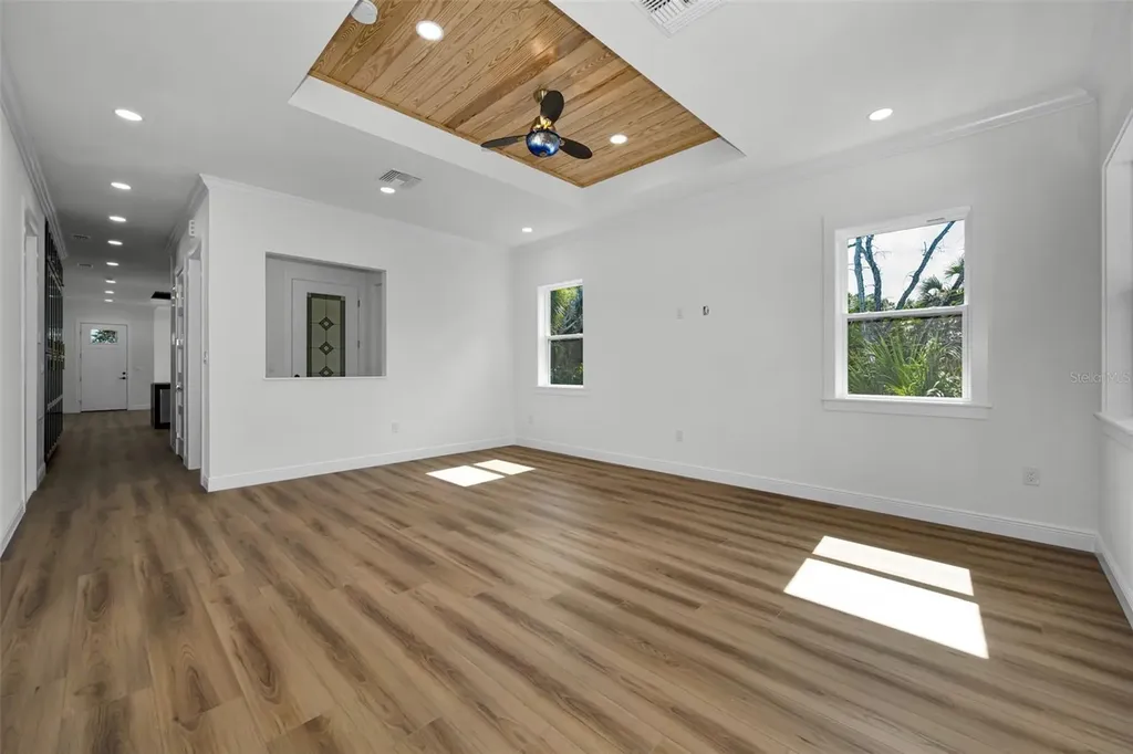 158 E Spruce Street Tarpon Springs FL 34689