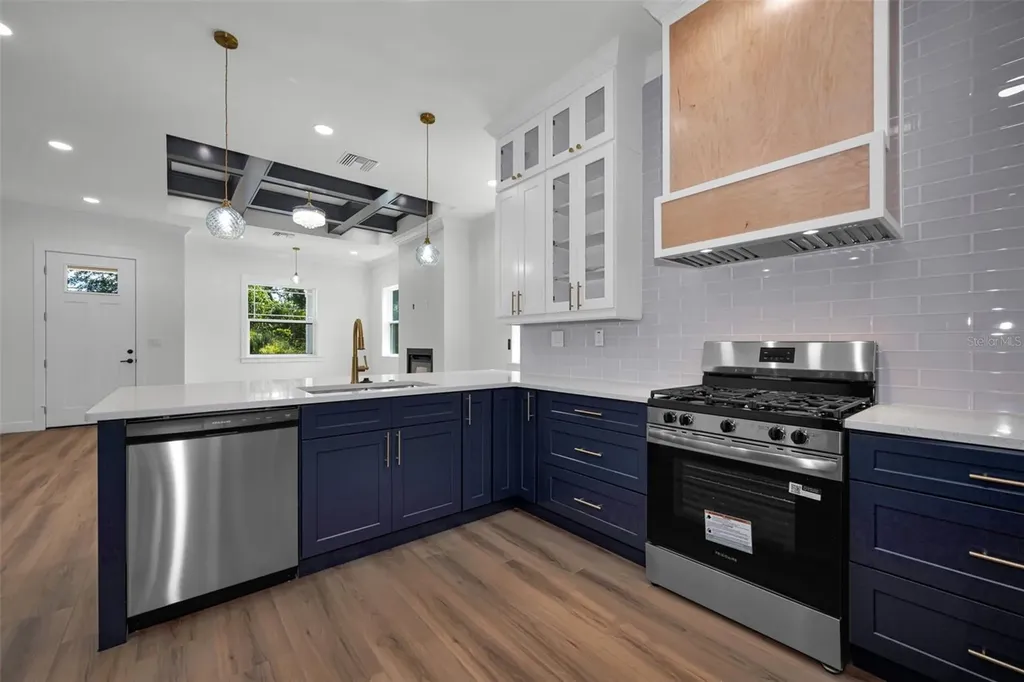 158 E Spruce Street Tarpon Springs FL 34689