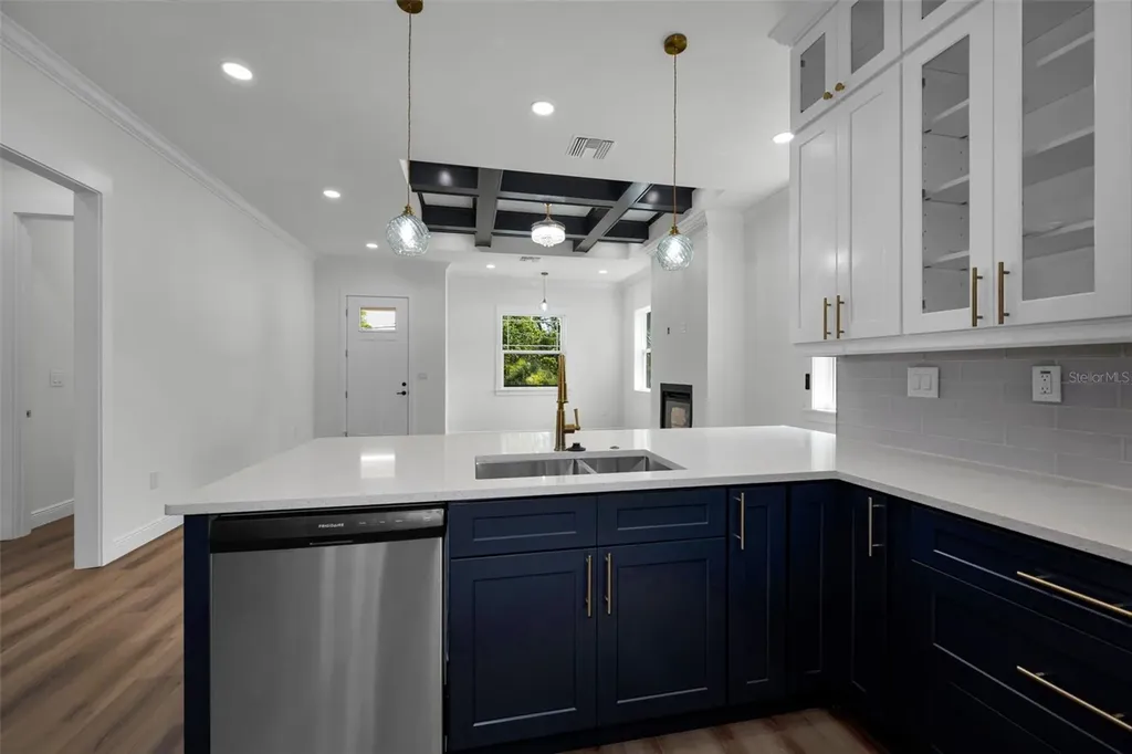158 E Spruce Street Tarpon Springs FL 34689