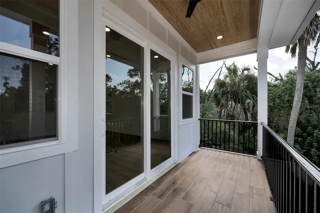 158 E Spruce Street Tarpon Springs FL 34689