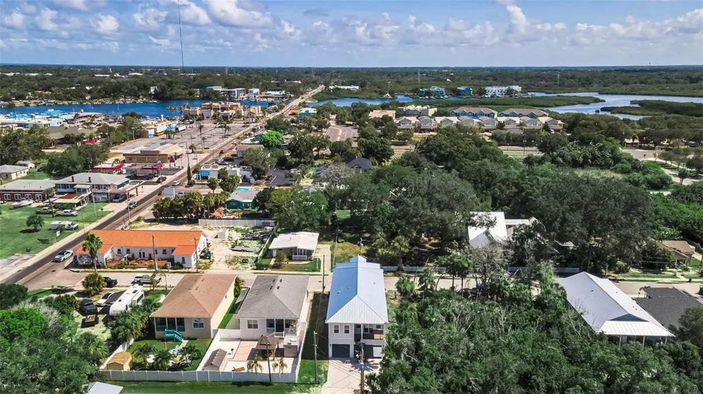 158 E Spruce Street Tarpon Springs FL 34689
