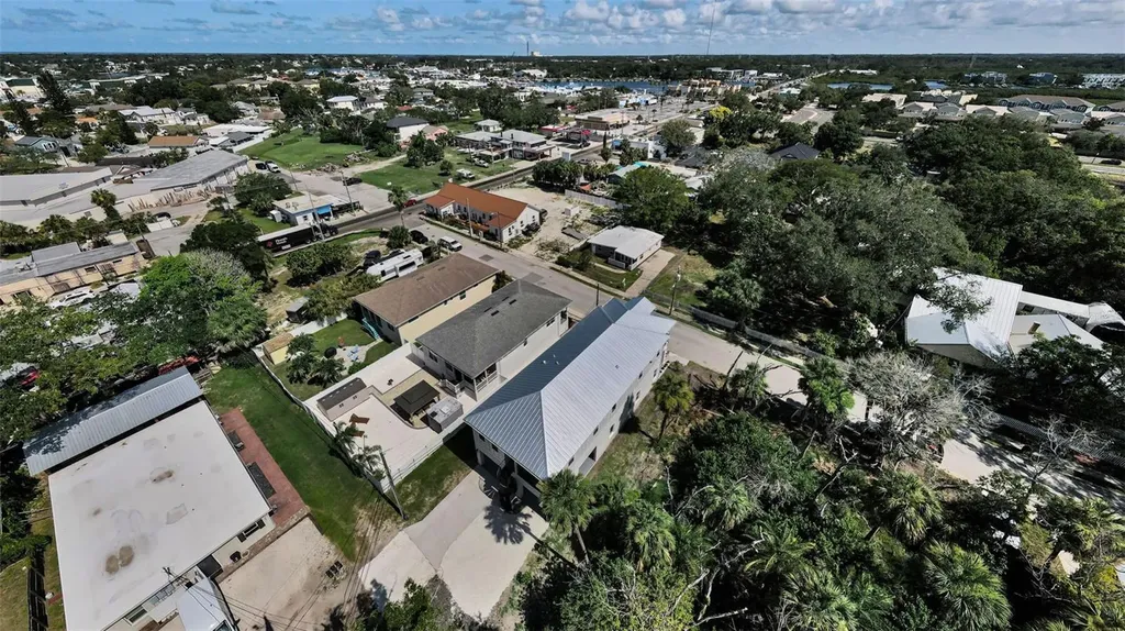 158 E Spruce Street Tarpon Springs FL 34689