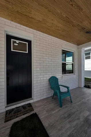 158 E Spruce Street Tarpon Springs FL 34689