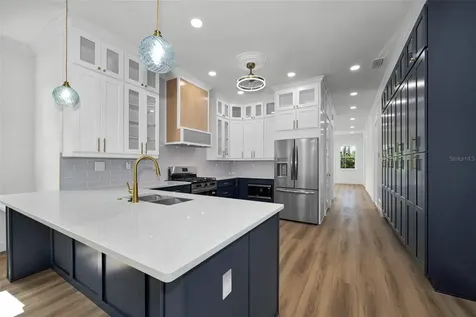 158 E Spruce Street Tarpon Springs FL 34689
