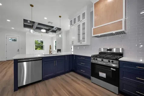 158 E Spruce Street Tarpon Springs FL 34689