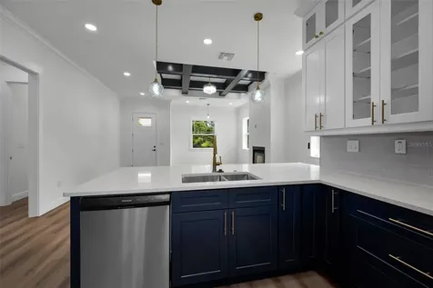 158 E Spruce Street Tarpon Springs FL 34689