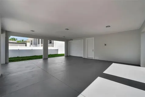 158 E Spruce Street Tarpon Springs FL 34689