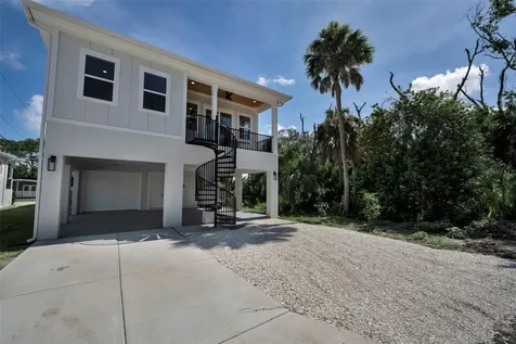 158 E Spruce Street Tarpon Springs FL 34689