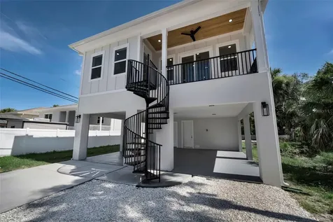 158 E Spruce Street Tarpon Springs FL 34689