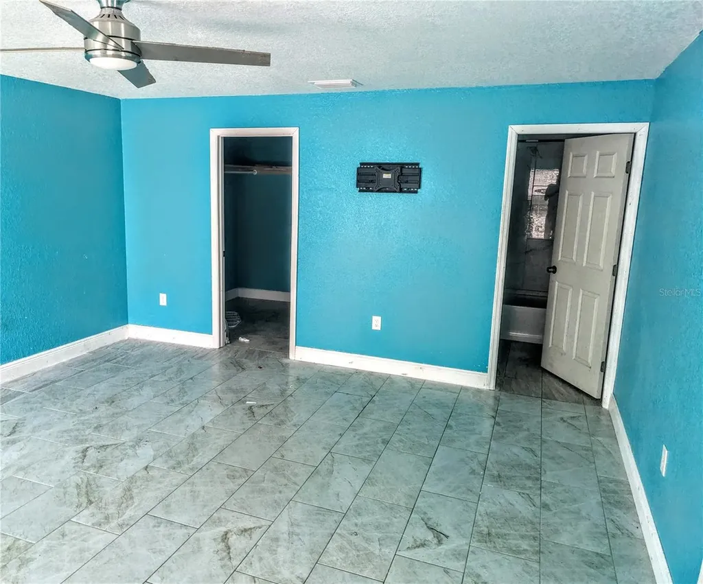 1916 10th Street S St Petersburg FL 33705