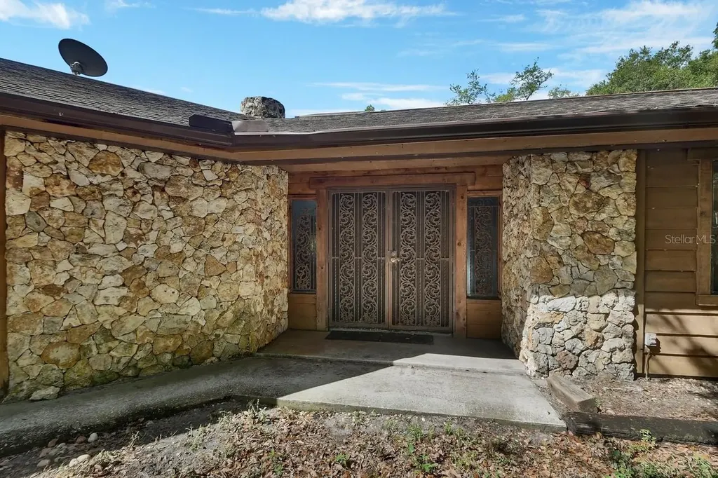 175 Baywood Drive Oak Hill FL 32759