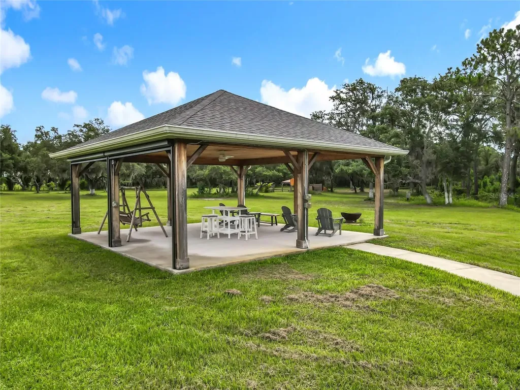 10220 & 10224 Bay Lake Road Groveland FL 34736