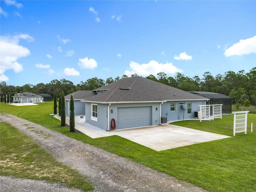 10220 & 10224 Bay Lake Road Groveland FL 34736