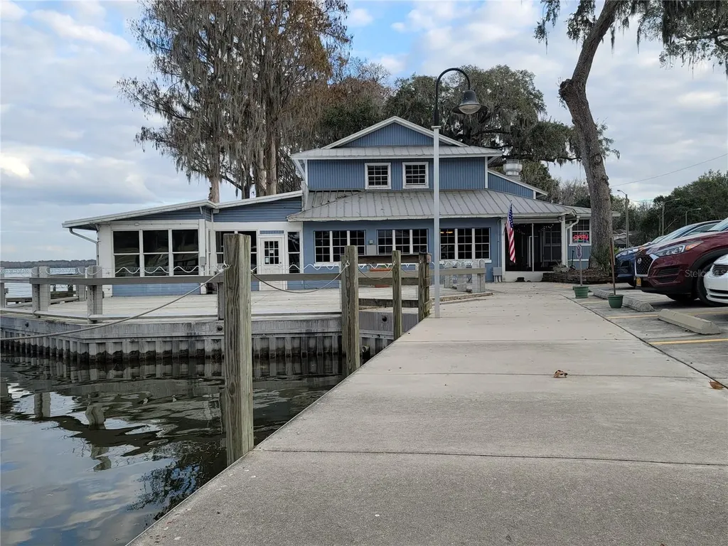 704 S Lakeshore Boulevard Howey In The Hills FL 34737