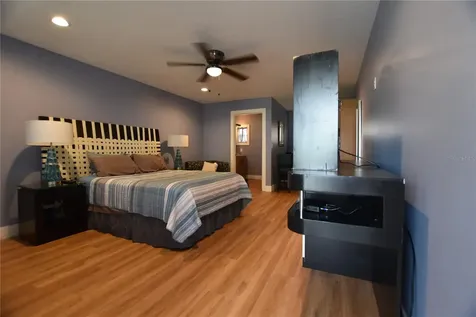 704 S Lakeshore Boulevard Howey In The Hills FL 34737