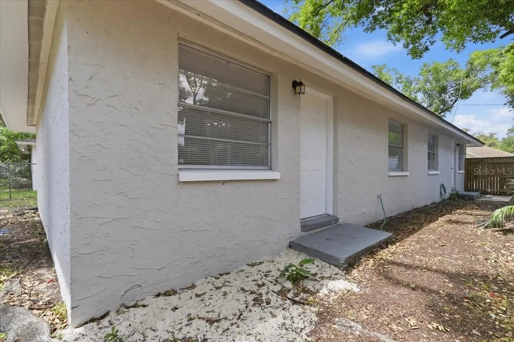 1723 E Idell Street Tampa FL 33604
