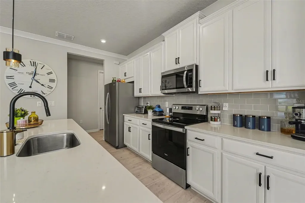5975 Timberdale Avenue Wesley Chapel FL 33545