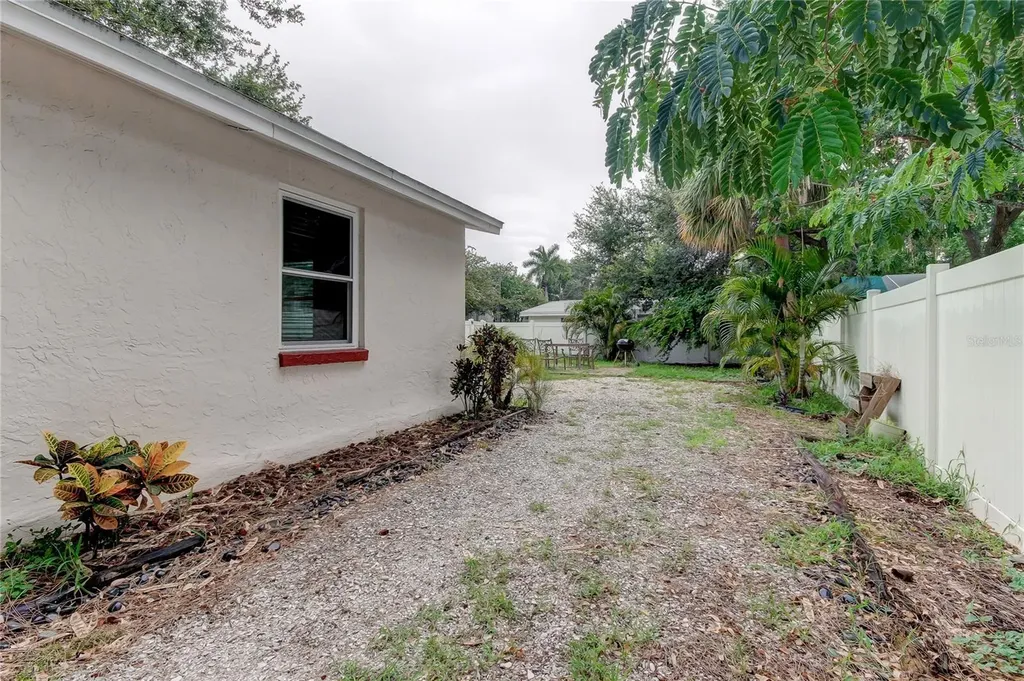 2925 W Tyson Avenue Tampa FL 33611