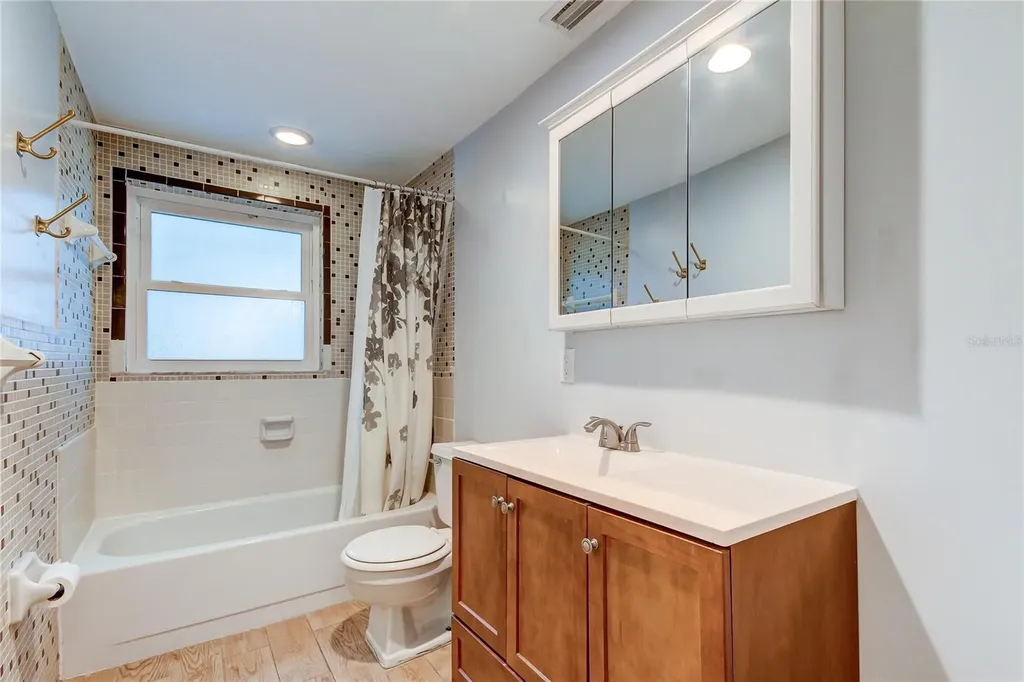 2925 W Tyson Avenue Tampa FL 33611