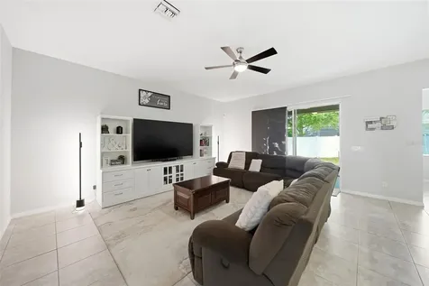 947 Maypole Drive Apopka FL 32703