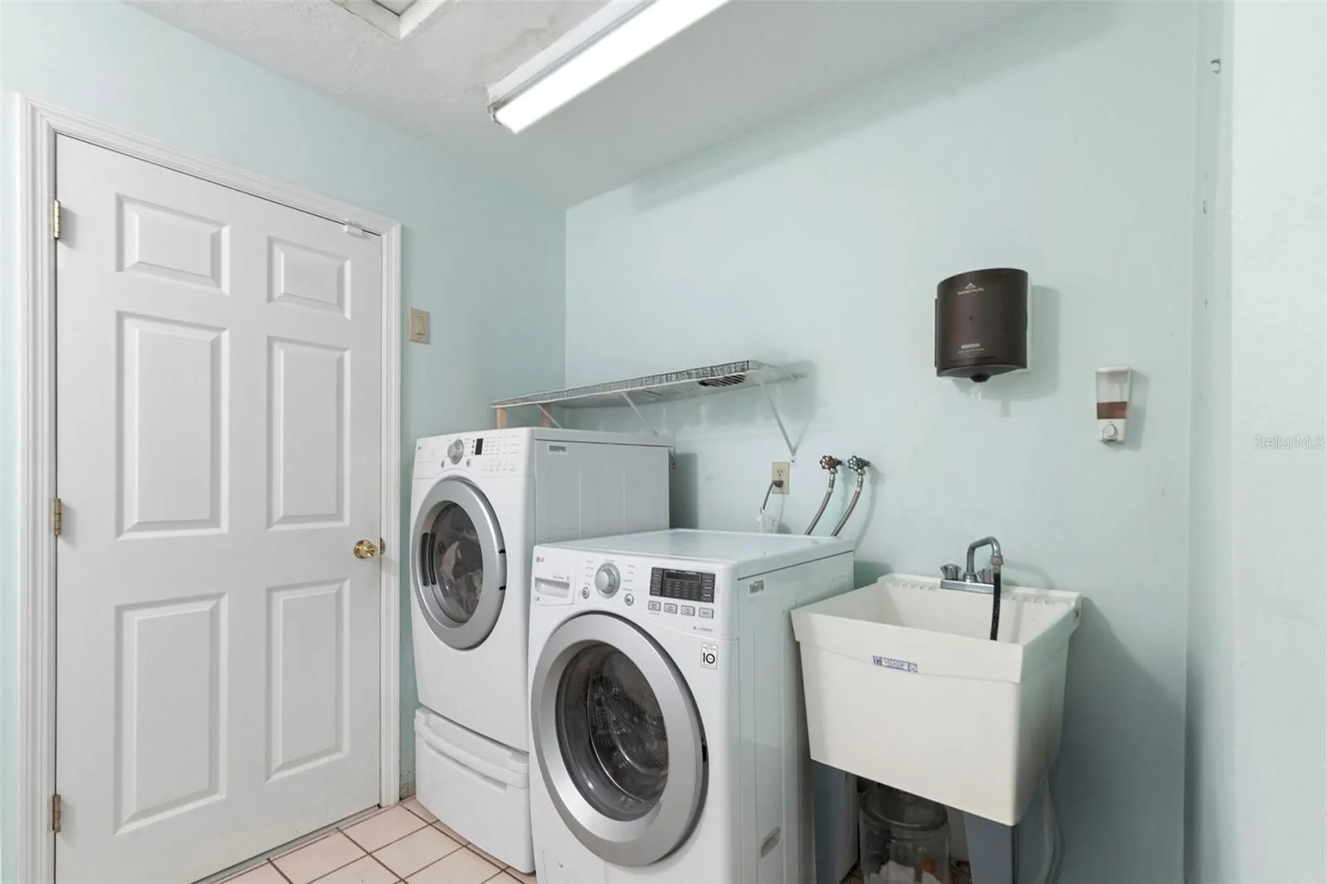 8976 Lake Drive New Port Richey FL 34654