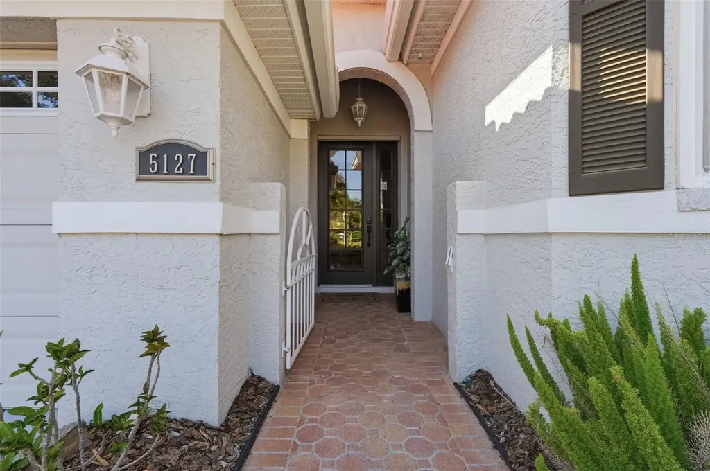 5127 Hanging Moss Lane Sarasota FL 34238