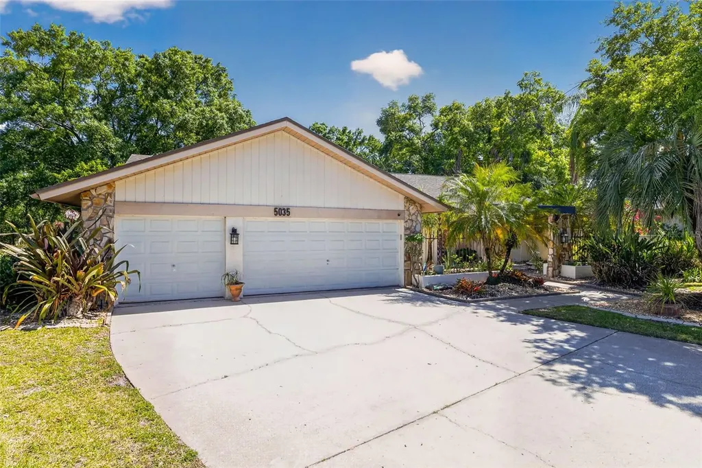 5035 Barrowe Drive Tampa FL 33624