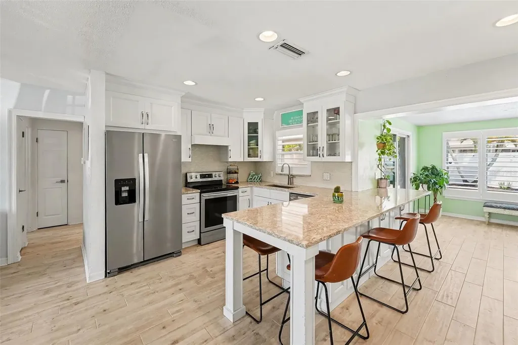 9703 48th Avenue N St Petersburg FL 33708