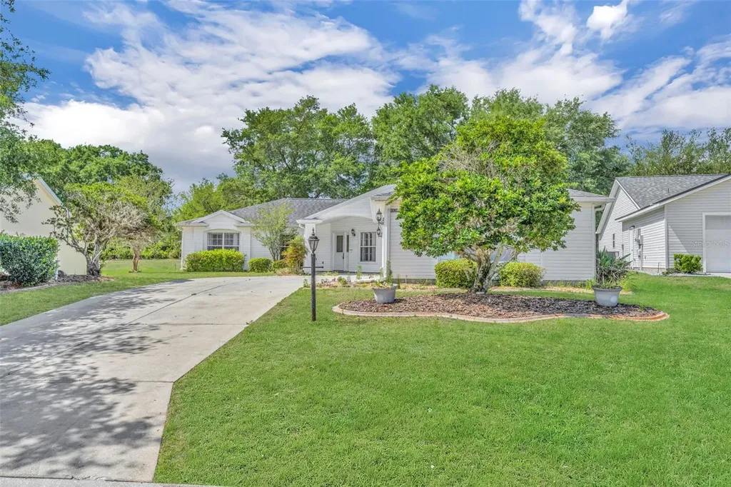 4936 Sawgrass Lake Circle Leesburg FL 34748