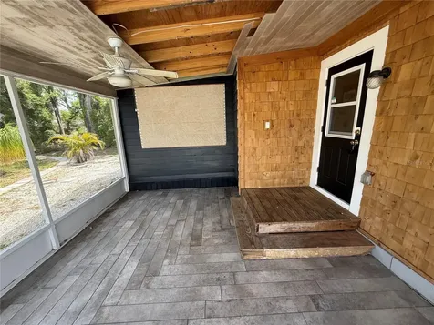 2722 9th Avenue W Bradenton FL 34205