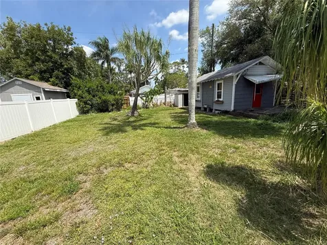 2722 9th Avenue W Bradenton FL 34205