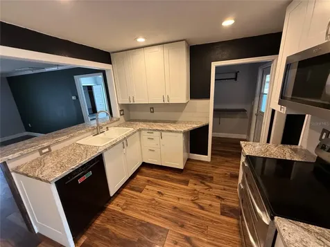 2722 9th Avenue W Bradenton FL 34205