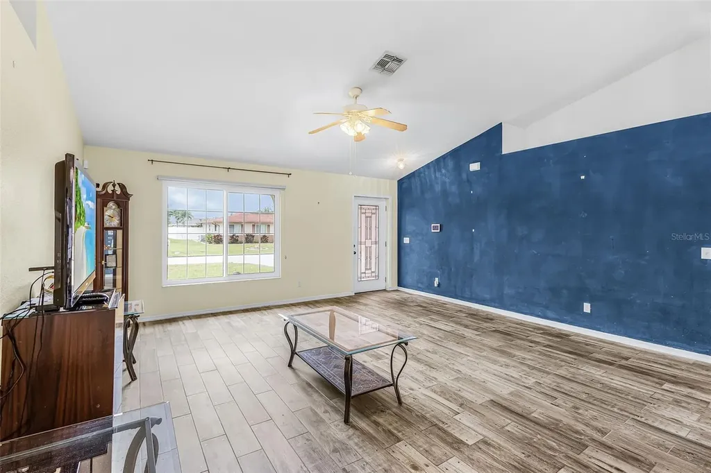 1215 SE 27th Street Cape Coral FL 33904