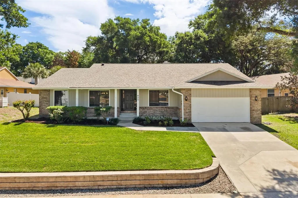 925 Red Dandy Drive Orlando FL 32818