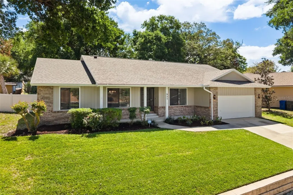 925 Red Dandy Drive Orlando FL 32818
