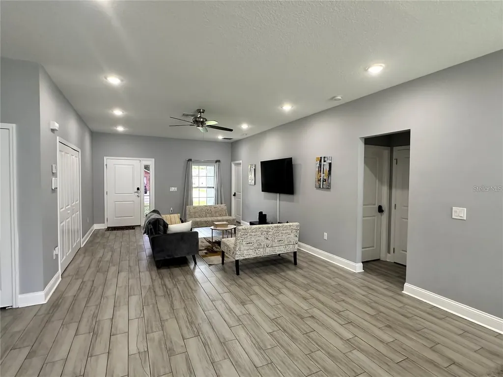 943 Derbyshire Drive Kissimmee FL 34758
