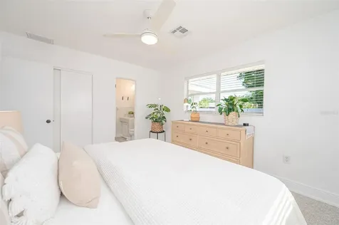 2833 Sunnyside Street Sarasota FL 34239