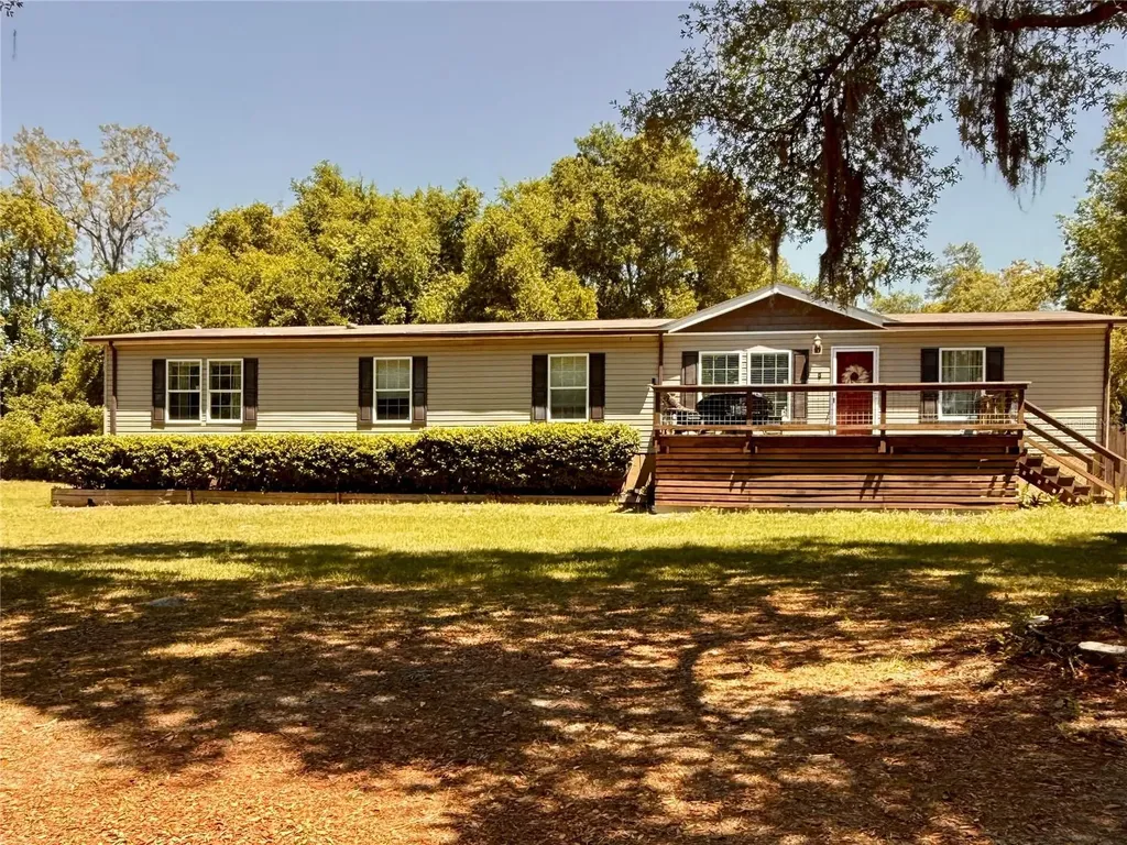 9711 SE Highway 464c Ocklawaha FL 32179