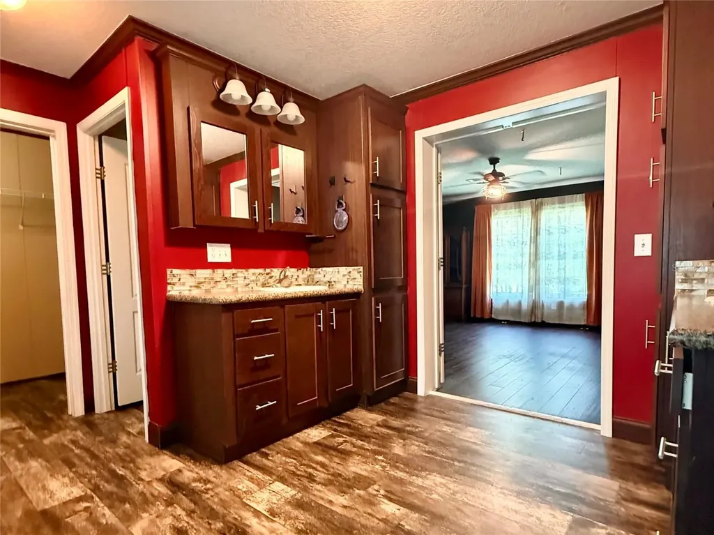 9711 SE Highway 464c Ocklawaha FL 32179