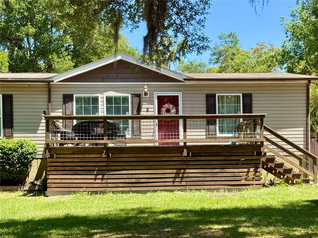 9711 SE Highway 464c Ocklawaha FL 32179