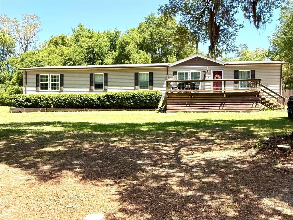 9711 SE Highway 464c Ocklawaha FL 32179