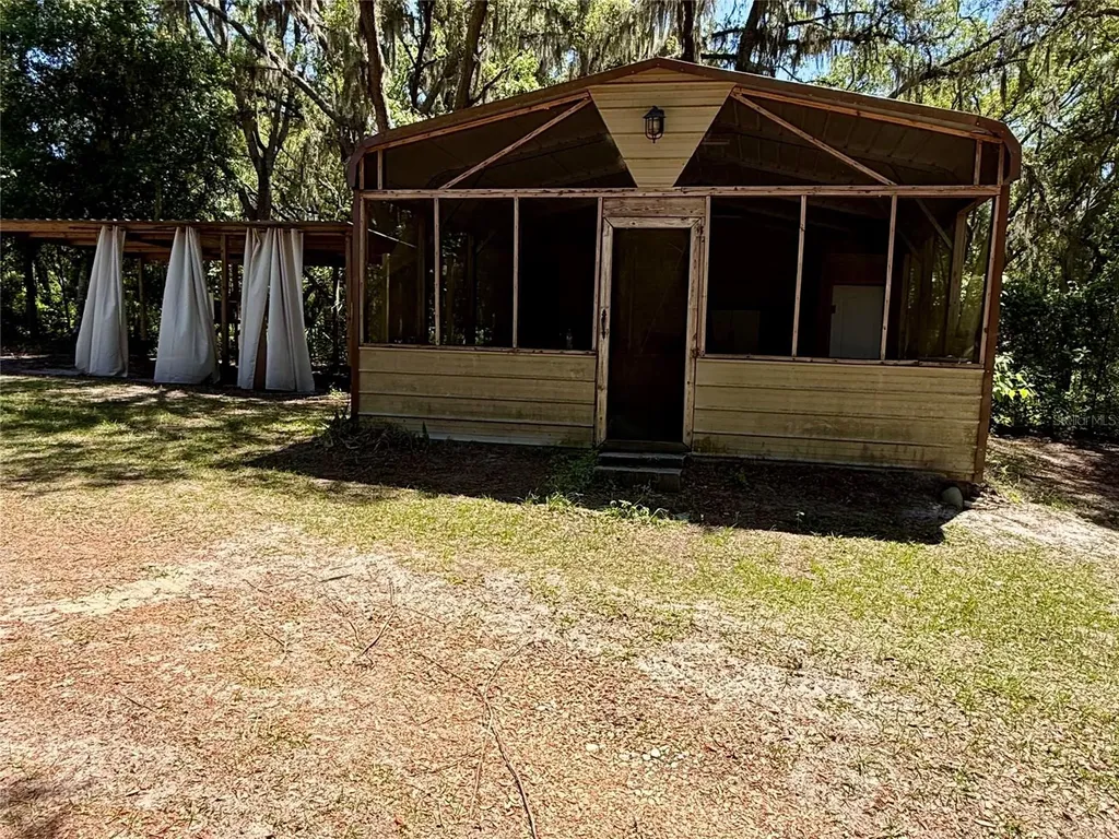 9711 SE Highway 464c Ocklawaha FL 32179