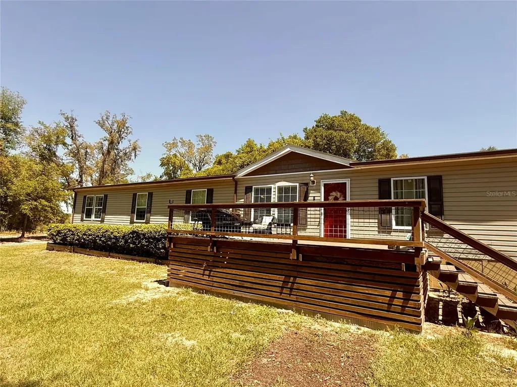 9711 SE Highway 464c Ocklawaha FL 32179