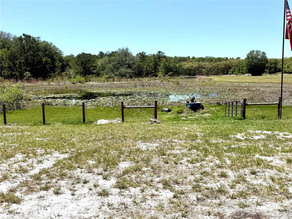 9711 SE Highway 464c Ocklawaha FL 32179
